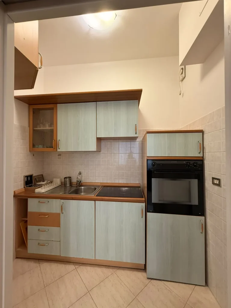 Cucina attrezzata – appartamento Calefati 168, Bari centro