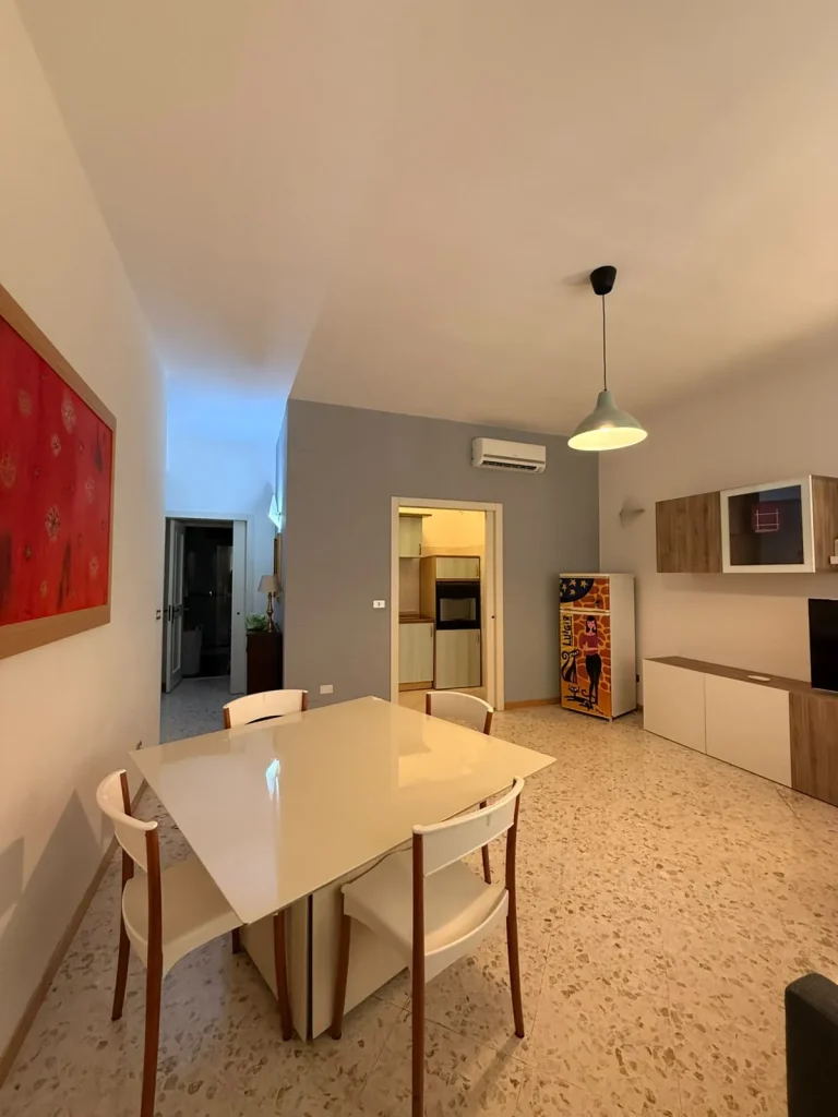 Tavolo da pranzo – appartamento Calefati 168, Bari centro