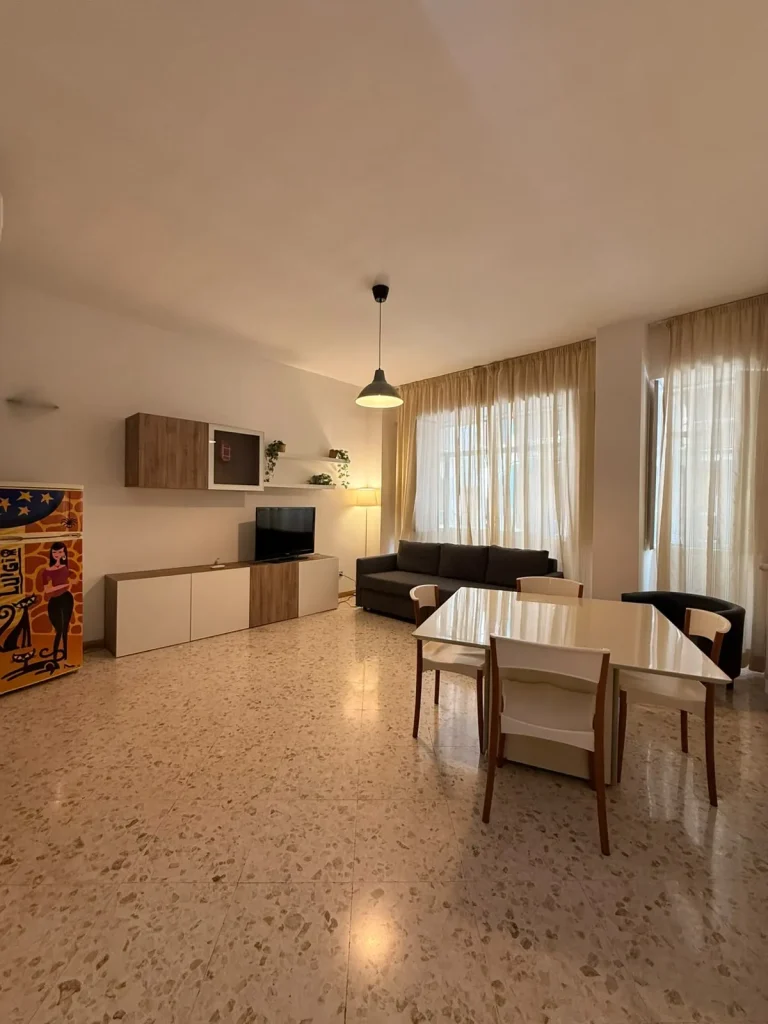 Soggiorno con zona pranzo – appartamento Calefati 168, Bari centro