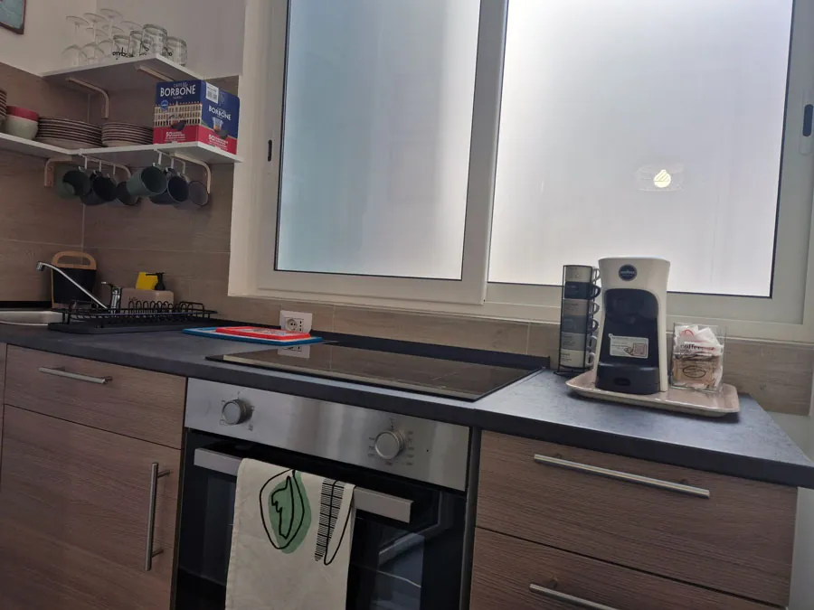 Cucina attrezzata dell'appartamento Montrone 126 a Bari centro