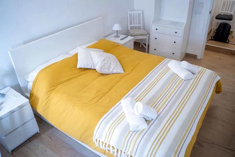 Camera matrimoniale deluxe del B&B Alighieri 97 a Bari centro: letto