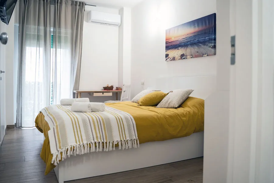 Camera matrimoniale deluxe del B&B Alighieri 97 a Bari centro: letto matrimoniale