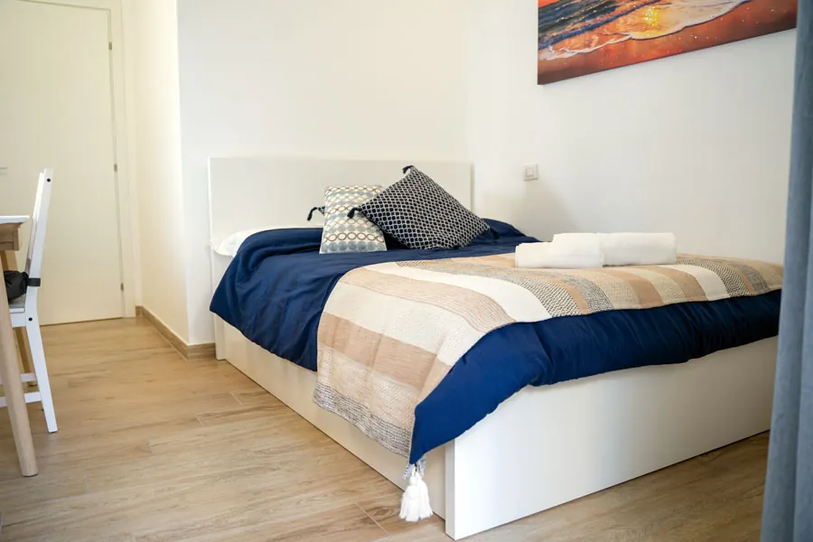 Camera singola deluxe con balcone del B&B Alighieri 97 a Bari centro: letto singolo