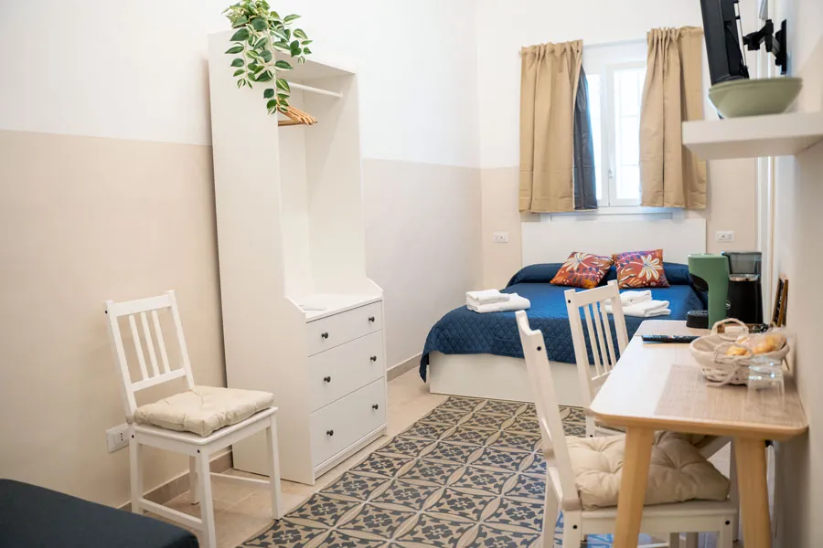 Camera tripla, vista d'insieme – B&B Principe Amedeo 93, Bari centro