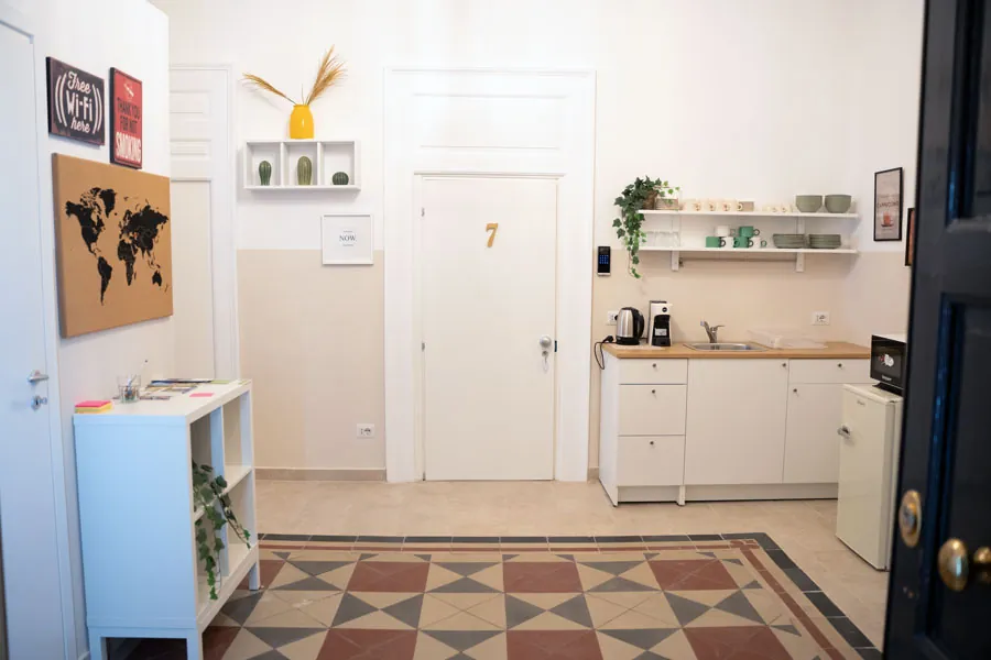 Spazio comune con angolo colazione – B&B Principe Amedeo 93, Bari centro